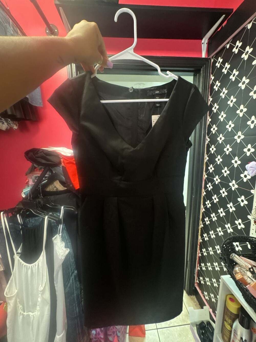 H&M Black Cap Sleeve V-Neck Sheath Dress